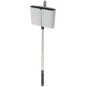 Joseph Joseph Modré koště s nástěnným držákem CleanStore